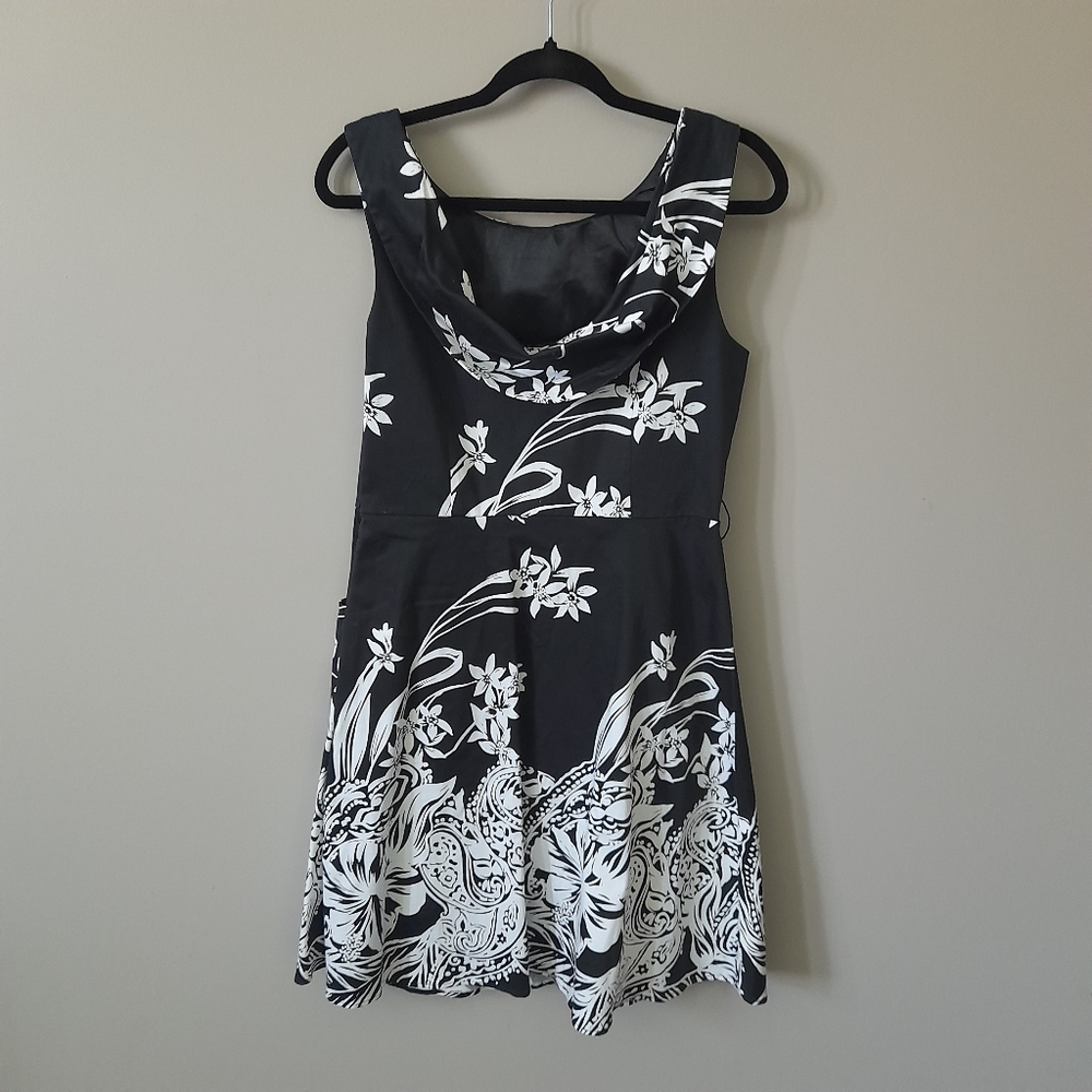 Spence Ladies Dress - Picture 2 of 6